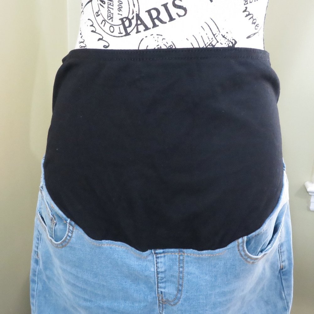 Women`s Maternity Above Knee   Jeans Size Large New without tags